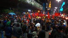 Centenas de pessoas vão as ruas em São Paulo em ato Ditadura Nunca Mais