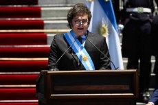 Posse presidencial na Argentina: Não ao plano motoserra contra o povo!