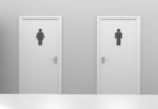 Empresa obriga trabalhadora trans a usar banheiro para deficientes, em MG