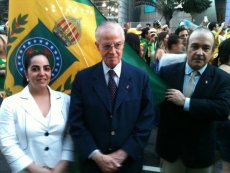 ‘Deus é brasileiro e vai nos ajudar com a volta da monarquia', diz príncipe em Encontro lunático no ABC
