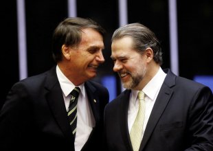 Assegurada a Reforma, Toffoli agrada o governo suspendendo inquéritos contra Flávio Bolsonaro