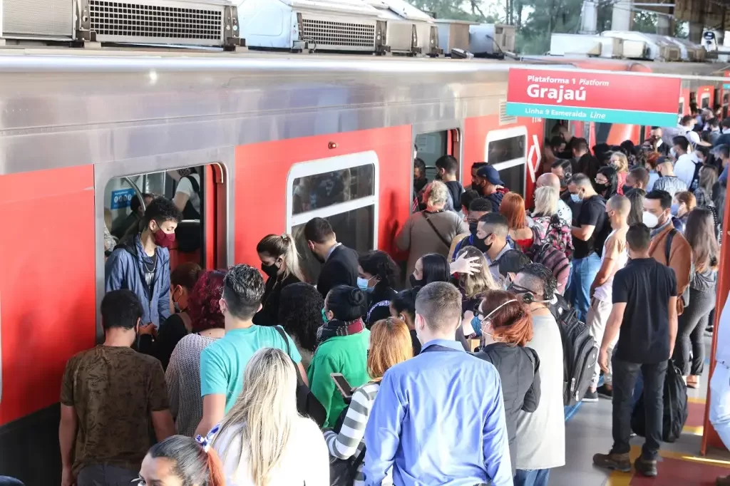 Ferroviários da CPTM prestam serviços de graça para linhas privatizadas da ViaMobilidade