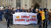 Solidariedade dos grevistas da King's College Union, na Inglaterra, aos professores de SP