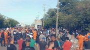 Centenas de terceirizados da REFAP mantém greve mesmo sob ameaça de multa
