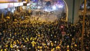 Multidões voltam a se manifestar pedindo a queda do governo de Carrie Lam em Hong Kong 