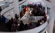 Artistas protestam contra Temer e a repressão policial em abertura da Bienal em São Paulo