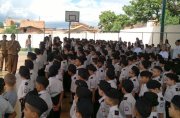 O que acontece dentro das 203 escolas que Bolsonaro militarizou?