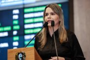 Bolsonarista Clarissa Tércio quer entregar título de cidadã pernambucana à Damares Alves