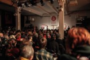 Sala cheia: evento bem-sucedido na França para “recolocar a revolução na agenda”