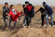 A ofensiva assassina de Israel mata mais quatro palestinos durante protesto