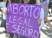 Flávia Valle: "Basta de repressão às mulheres que abortam!"