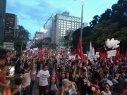 Dezenas de milhares de mulheres em SP marcham no 8M contra os ataques de Bolsonaro