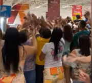 Corrida por carne com desconto em supermercado é retrato do Brasil de Bolsonaro e dos capitalistas