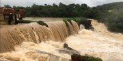 Moradores de MG evacuam casas sob risco de barragem romper devido ao desprezo capitalista