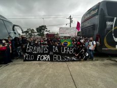 Centenas de estudantes da UFABC se somaram aos atos nacionais contra os cortes de Bolsonaro