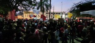  Estudantes da UFF se mobilizam contra os cortes e fazem ato em Niterói/RJ