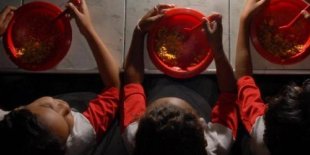 Justiça de SP favorece Doria e Covas e suspende auxílio alimentação para alunos na pandemia