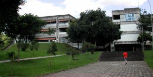 Repudiamos a agressão racista na Faculdade de Letras da UFMG