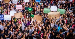 Em Marília: demissões no transporte, privatização de água e esgoto e reorganização escolar