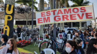 Servidores têm salário descontado por conta de greve e recebem R$0,01 em Itajaí - SC
