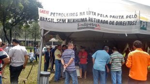 Petroleiros de Betim seguem em greve e derrotam a FUP