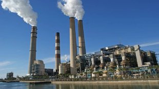 Leite entrega licenciamento ambiental para construção de termelétrica poluente em Rio Grande 