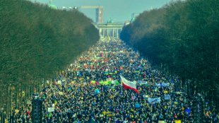 500 mil protestam contra guerra em Berlim, mas terminam pedindo militarismo da UE