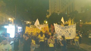 Bloco de Lutas leva 200 às ruas contra o aumento da passagem