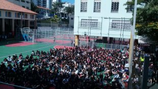 VÍDEO: estudantes do Santo Agostinho se mobilizam em apoio aos seus professores