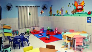 Inimigo das crianças e dos pais trabalhadores: Bolsonaro assina decreto para iniciar projeto de privatização de creches