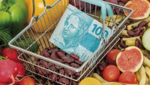 Brasileiros recorrem a empréstimos para poder comprar comida