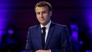 Faltando 10 meses para as eleições presidenciais, Macron parte para a ofensiva 