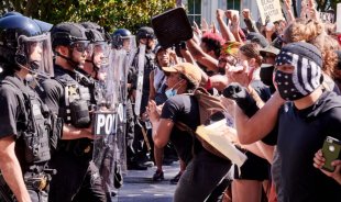 9º dia de manifestações nos EUA: fúria negra mostra sua força e desafia repressão de Trump
