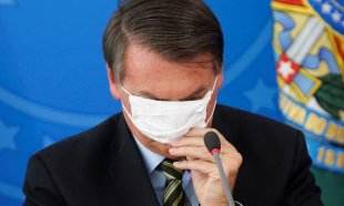 Bolsonaro se esconde atrás de ministros em coletiva que não levou à sério o coronavírus