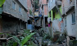 Dez mil casas não tem nem banheiro no Rio de Janeiro de Castro