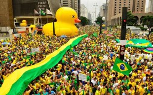 PT apoiou a Lei da Ficha Limpa que agora se voltou contra Lula 