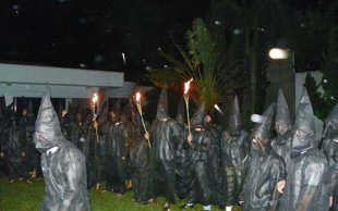 Trote na UNESP Botucatu faz apologia ao Ku Klux Klan