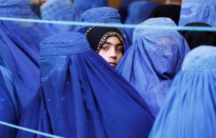 Como ficam as mulheres afegãs?