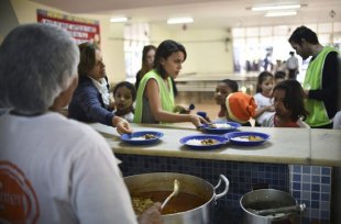 Descaso com a educação: Prefeitura de São Paulo doará 23 toneladas de produtos da merenda