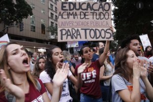 Contra os ataques de Bolsonaro e do Centrão: por universidades à serviço da classe trabalhadora e do povo pobre!