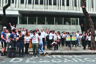 Trabalhadores da UAI BH fazem greve e barram primeira tentativa de privatização de Zema
