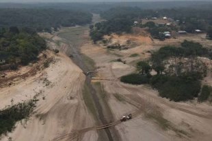Seca nos rios Negro e Solimões revela tragédia capitalista de queimadas na Amazônia e avanço do agro