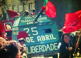 46 Anos da Revolução dos Cravos! Viva o 25 de Abril!