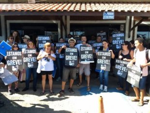 Representantes de diferentes subsedes da APEOESP em apoio a greve dos professores de MG