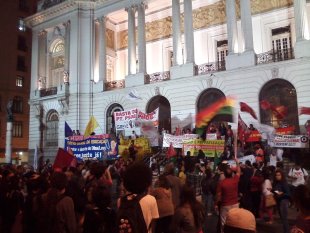 Manifestação na Rio Branco reivindica a saída pela esquerda à crise do PT