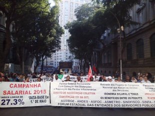 Ato dos servidores públicos federais no centro do Rio contra o ajuste fiscal