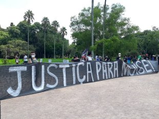 Centenas protestaram em Porto Alegre por justiça a Moïse nesse sábado (5)