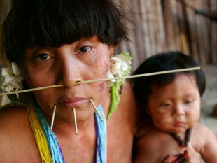 Garimpeiros, apoiados por Bolsonaro e militares, contaminam mulheres e crianças Yanomami com mercúrio