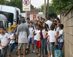 76% dos brasileiros são contra a reabertura das escolas proposta pelos governos
