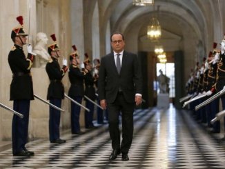 Hollande defende um giro na segurança reivindicado por Sarkozy e Le Pen